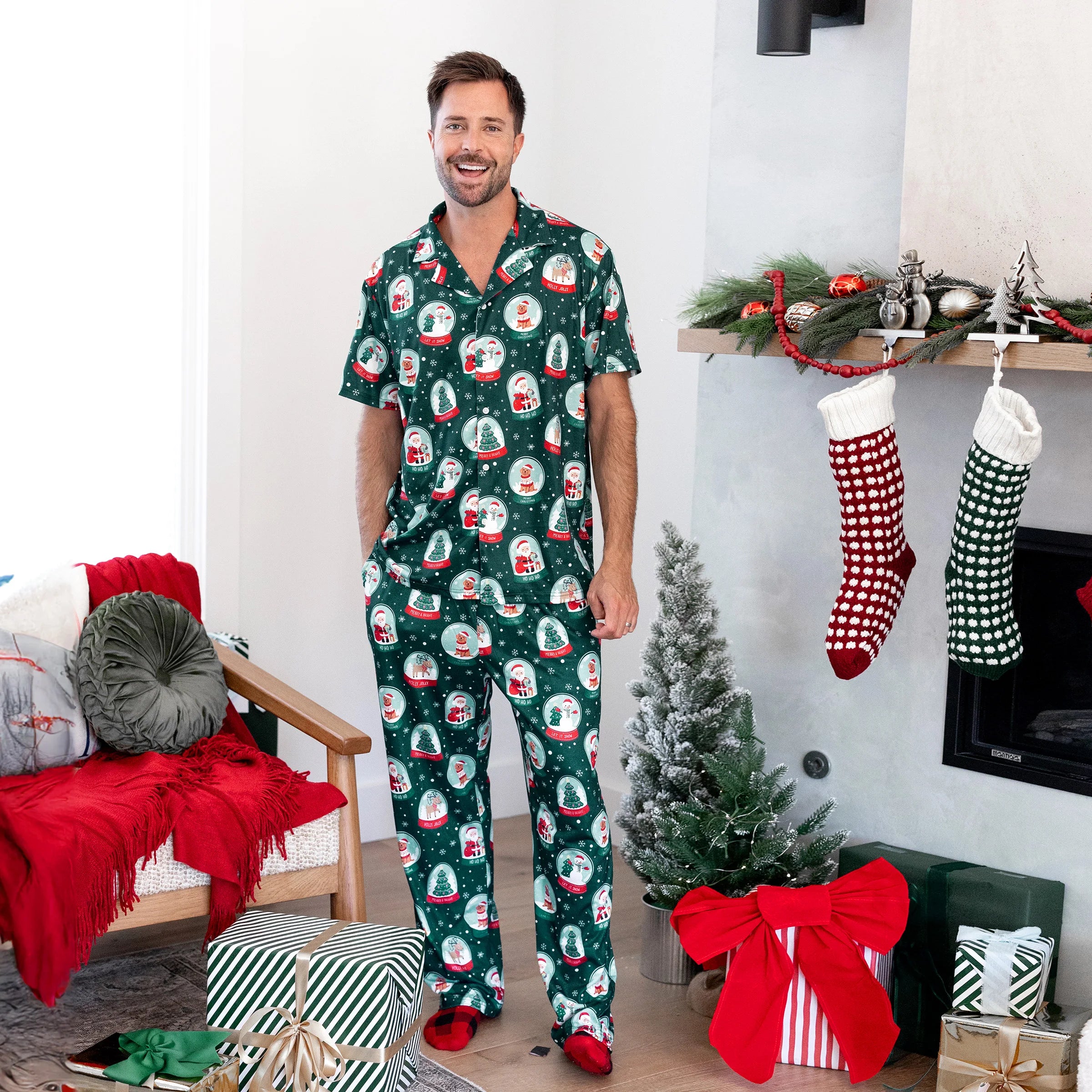 Conjunto de pijamas familiares combinando de Natal PatPat Papai Noel com estampa temática de Natal PJS