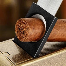 Humidor de charutos de couro com isqueiro, cortador de charutos reto embutido e perfurador de charutos, umidificador e bandeja de cedro