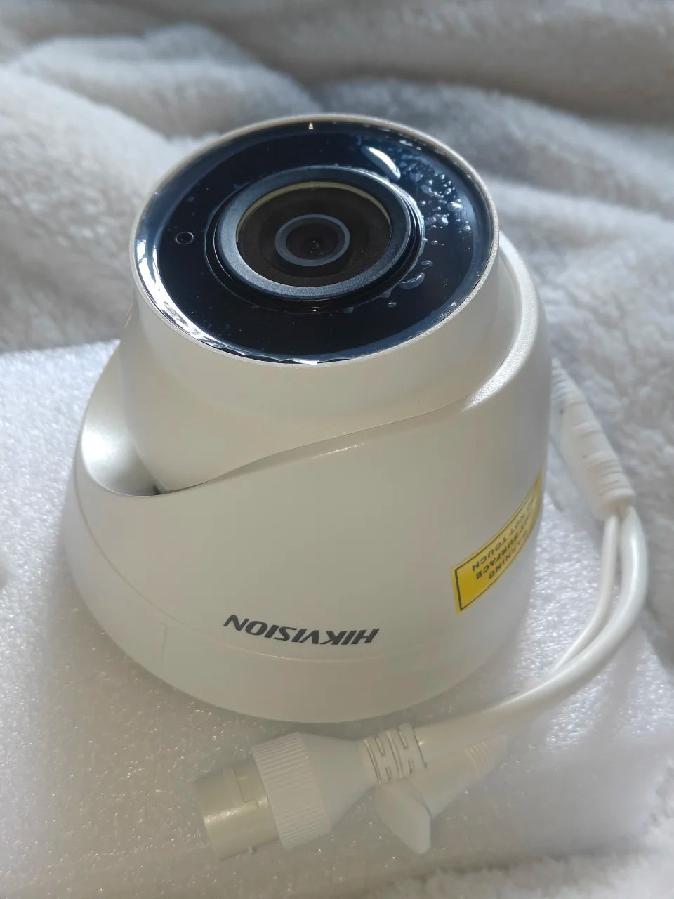 Câmera IP Hikvision DS-2CD1343G2-IUF 4MP – Visão noturna IR de 30 m, POE, IP67, Detecção humana/veículo