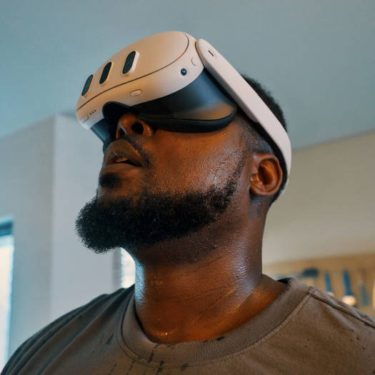 Meta Quest 3 Advanced VR Headset, 2064x2208 Resolution Per Eye, 512GB Storage, Ring-Free Touch Plus Controllers, Adjustable Strap,TruTouch Haptic Feedback, 3D Spatial Audio, White | 899-00583-01